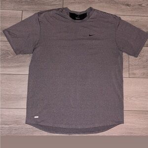 Nike Men’s Dri Fit Short Sleeved Shirt Size XL Gray W/ Black Accents Athletic